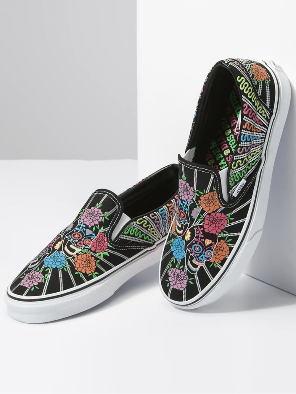 VANS Dia De Muertos Classic Slip-On Shoes Women’s Size 8